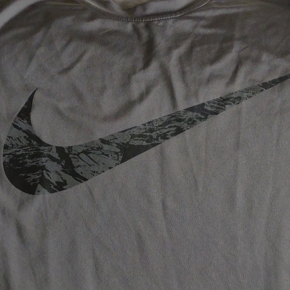 Nike Dri -fit fitted long sleeve - Picture 3 of 3